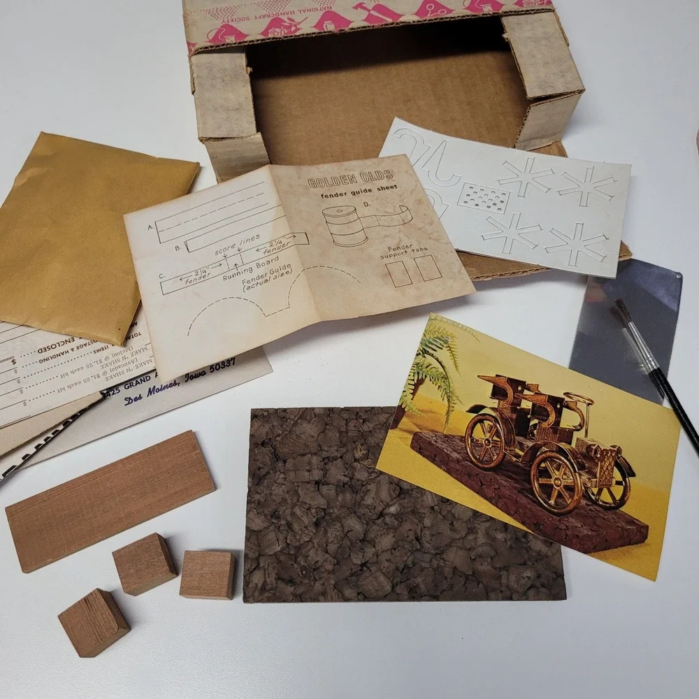 Handcraft Society 1973 Fad-Of-The Month Golden Olds Classic Car‎ Model Kit